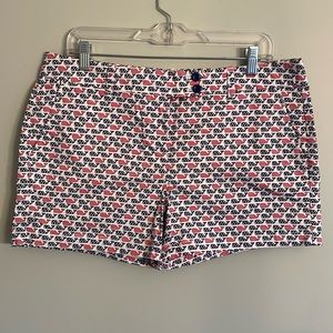 Vineyard Vines 3.5” Every Day Shorts, American Flag Whale Print chino shorts
